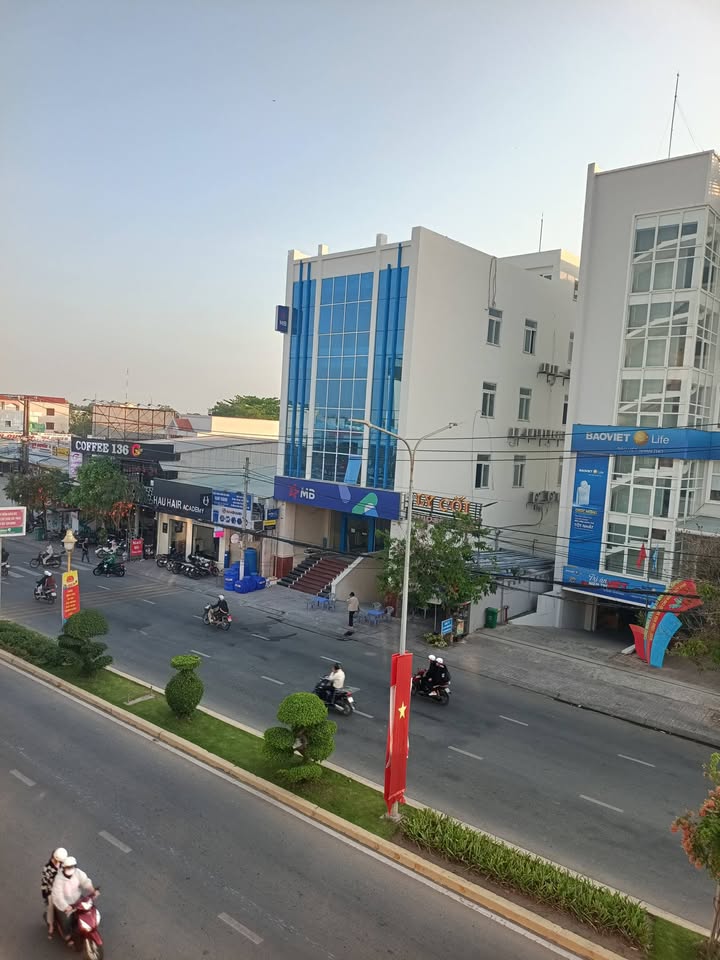 Cho thuê toà nhà văn phòng mặt tiền đường Lê Duẩn, TP Sóc Trăng 171m² - Vị trí đắc địa gần Vincom!