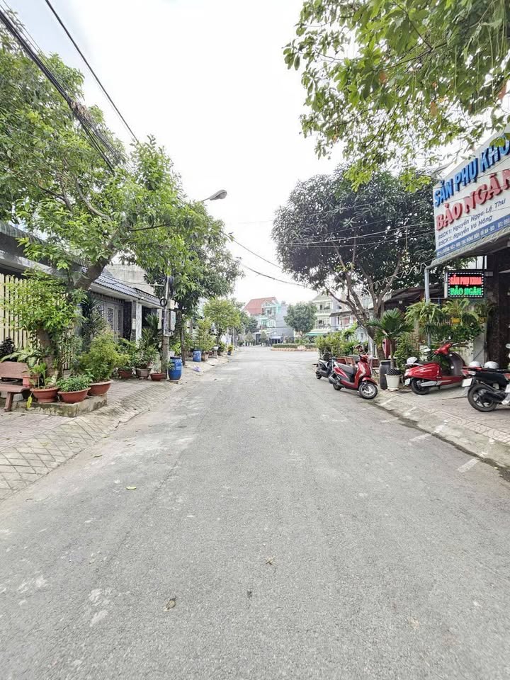 Đất KDC Siêu Thị BigC Dĩ An 97.9m² giá 5.35 tỷ - Sổ hồng chính chủ!