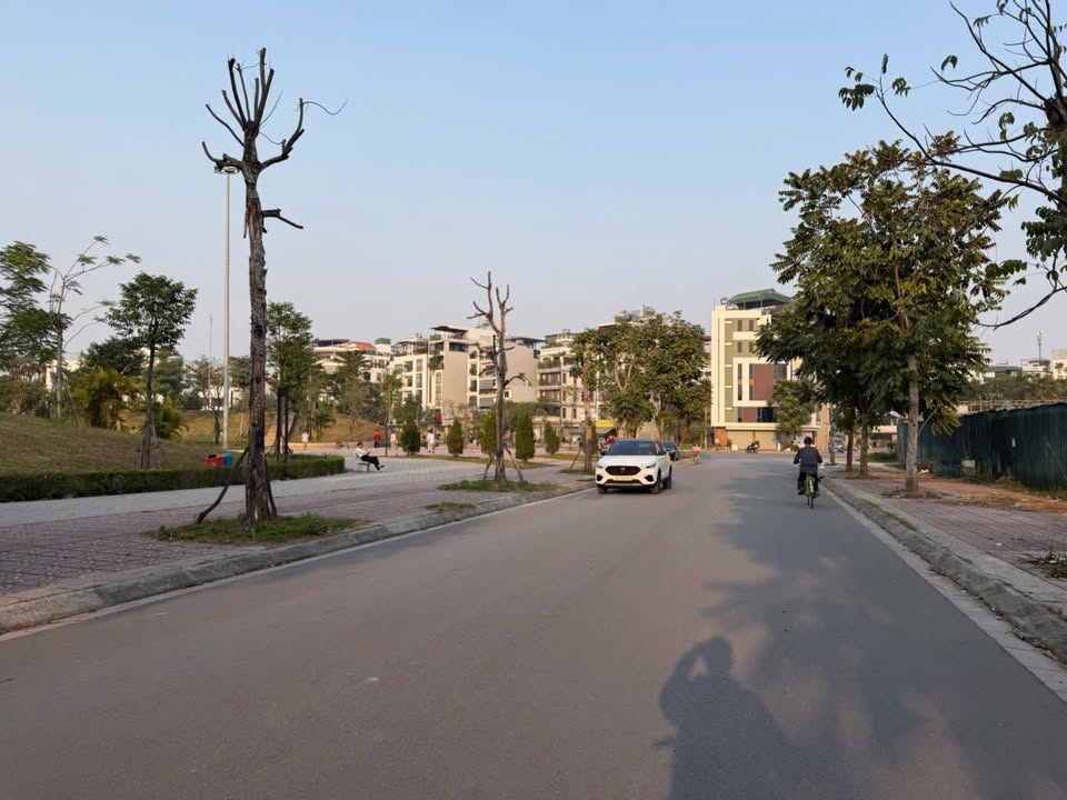 Nhà phố Ngọc Thụy, 80m² giá 20 tỷ - View công viên thoáng mát!