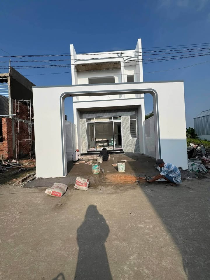 Nhà mới hoàn thiện 95m² tại Mỹ Lộc, Cần Giuộc giá 2,1 tỷ - Sẵn sàng vào ở ngay!