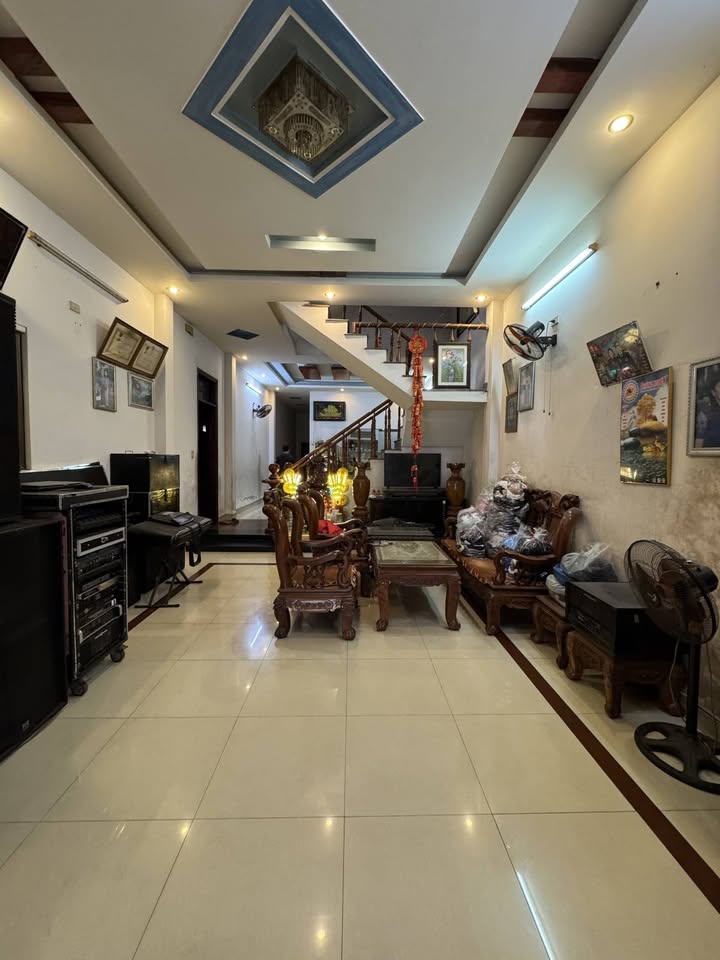 Nhà 2 tầng Phường Hoà Hải 115m² giá 7,2 tỷ - Sát bãi Sơn Thủy, ô tô vào tận nhà!