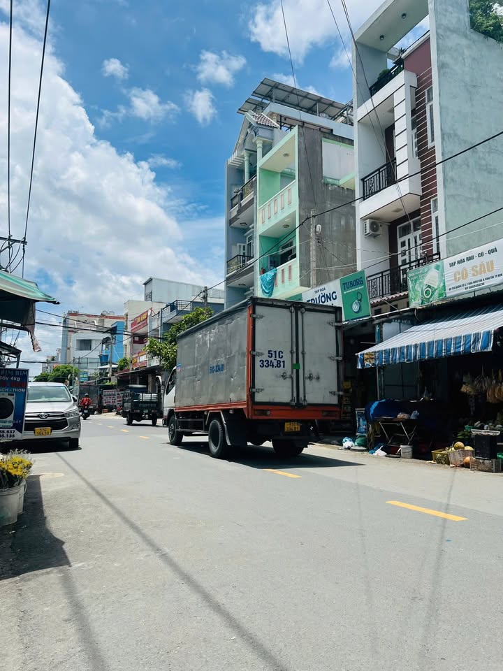 Nhà riêng HXH Lạc Long Quân, 70m² giá 7.1 tỷ - Sổ hồng chính chủ!