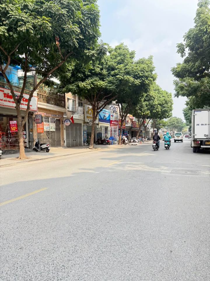 Nhà phố liền kề Văn Phú, Hà Đông 77m² giá chỉ 10 tỷ - Full nội thất, sẵn sàng vào ở!