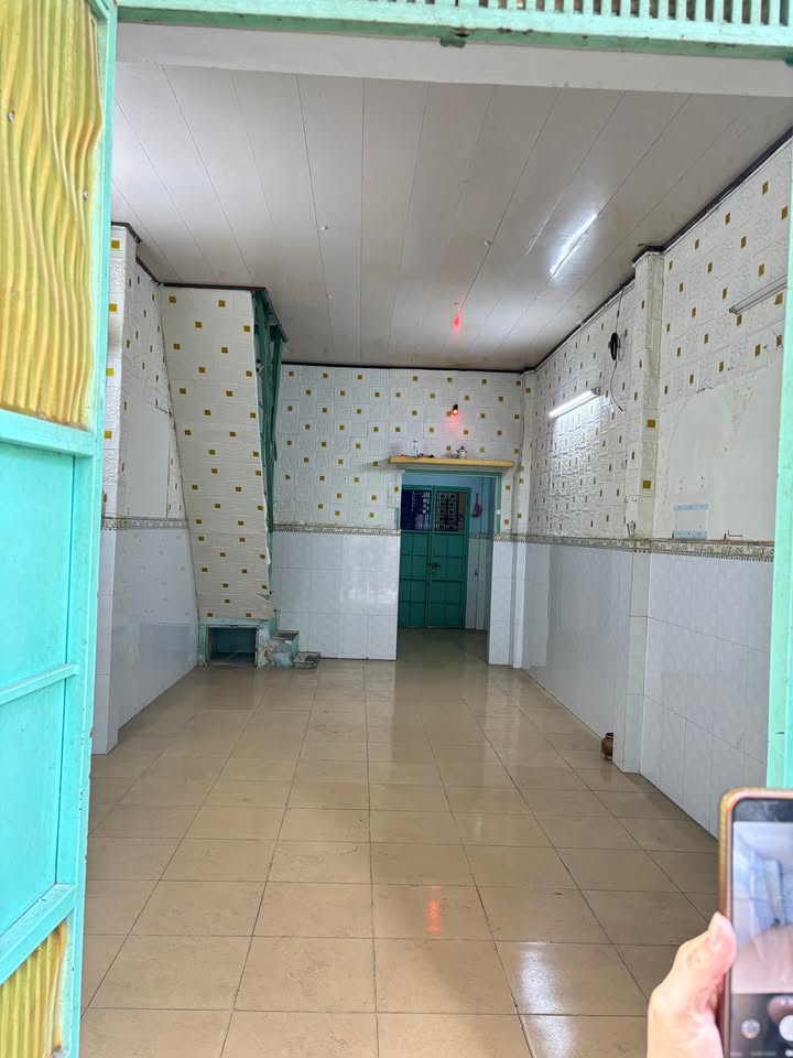 Nhà cho thuê hẻm xe Tăng, Lạc Long Quân, 48m² giá 8 triệu - Phù hợp kinh doanh nhỏ!