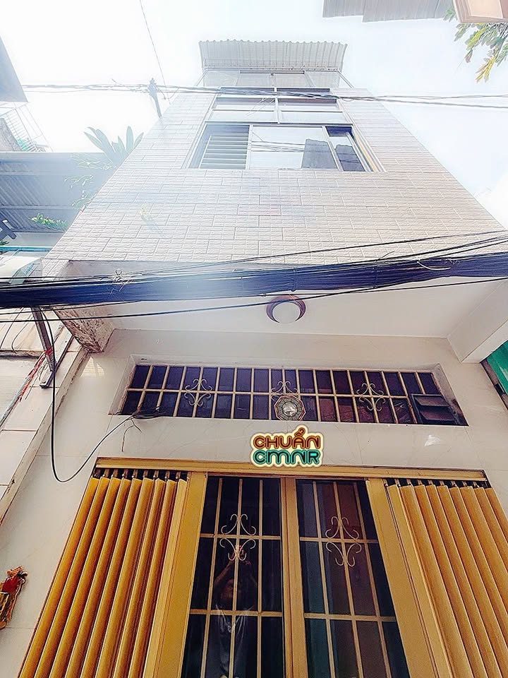 Nhà nhỏ 2 tầng Lầu Quận 4 - Giá chỉ 2.05 tỷ, sổ hồng chính chủ!