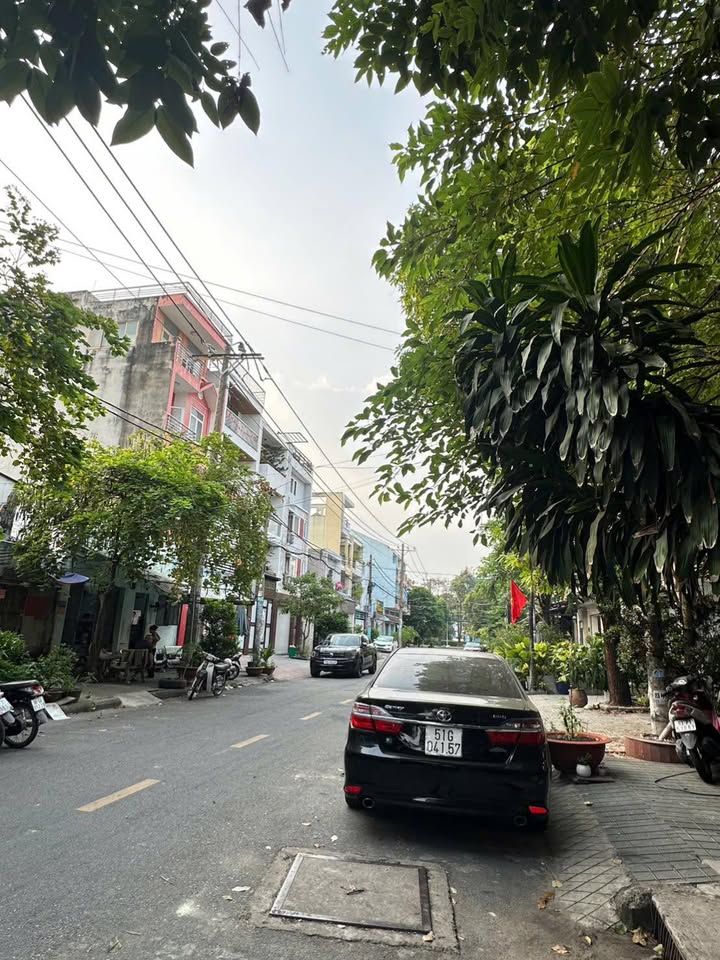 Nhà phố mặt tiền Nguyễn Hữu Tiến, Quận Tân Phú 100m² giá 14 tỷ - Đầu tư sinh lời ngay!