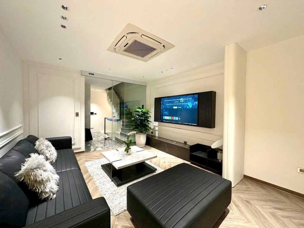 Nhà mặt ngõ Gốc Đề - 42m² giá 9.8 tỷ - Thiết kế hiện đại, an ninh tốt!