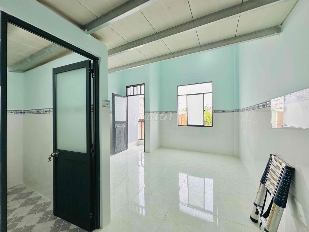 Phòng Ban Công 40m² Gác Cao Ngay Võ Văn Kiệt - Thoáng Mát và An Ninh