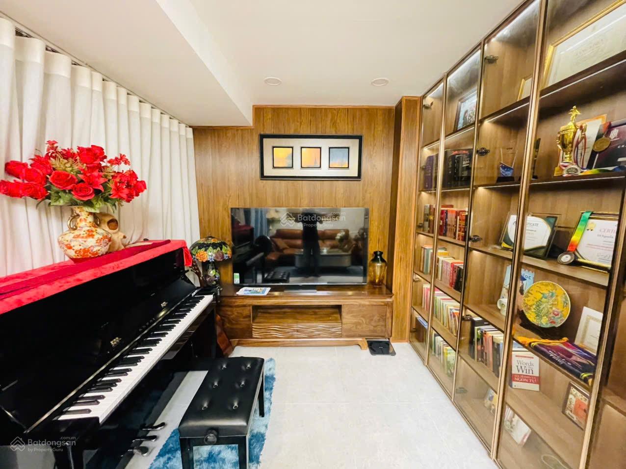 Nhà phố Camellia Garden Bình Chánh 74m² giá 7,5 tỷ - Sân vườn thoáng mát