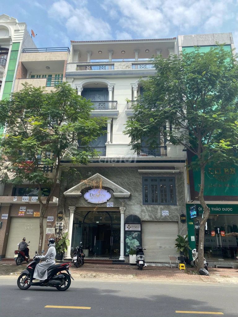 Cho thuê văn phòng mặt tiền Đường Cao Thắng, Quận 10, 700m² - Khu vực sầm uất, tiện ích đầy đủ!