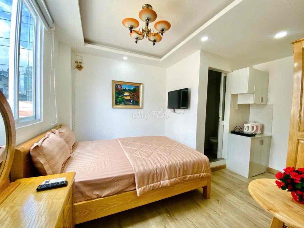 Phòng cho thuê Lê Thánh Tôn Quận 1, 25m² giá 5.5 triệu - Vị trí đắc địa cho chuyên gia!