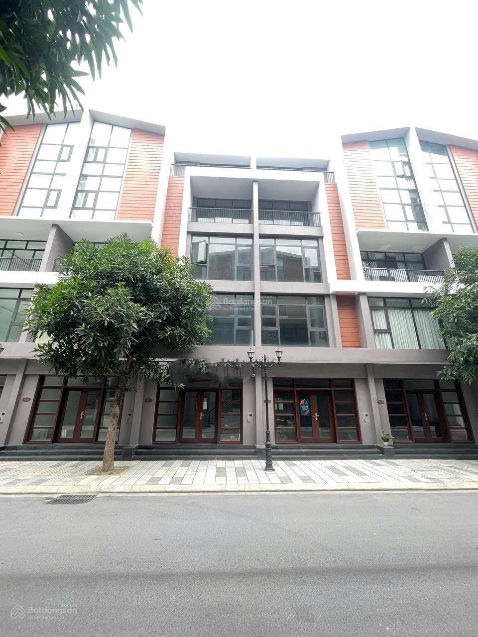 Nhà liền kề Vinhomes Ocean Park 3, Nghĩa Trụ, 54m² giá 8.2 tỷ - Vị trí đắc địa!