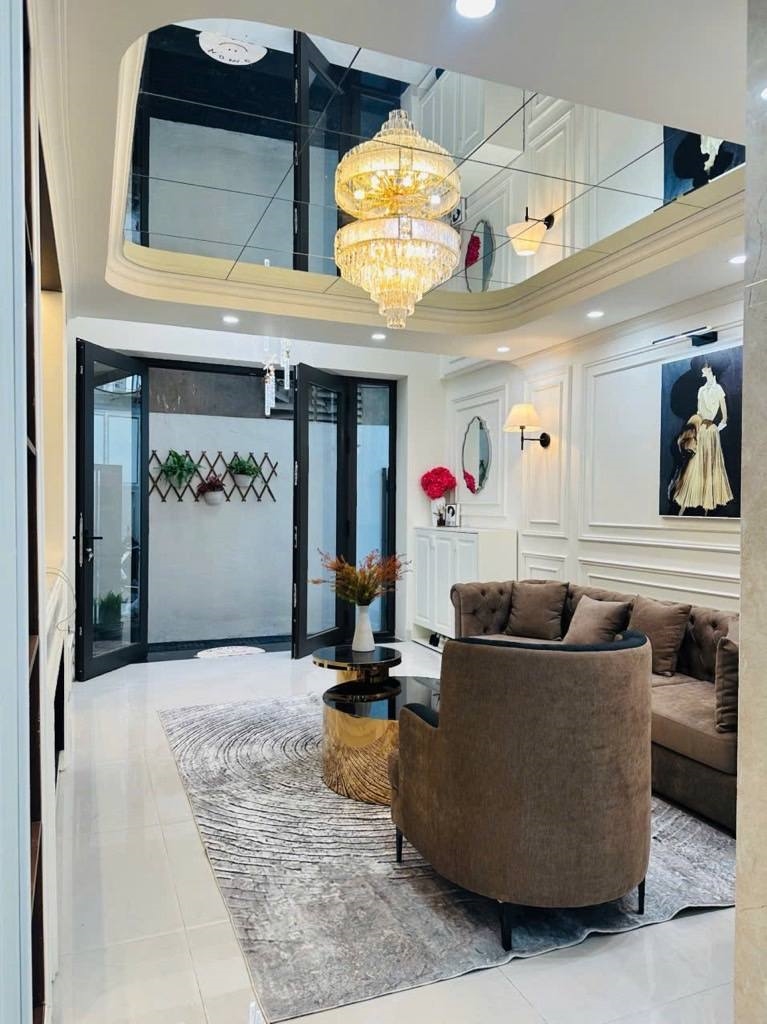 Nhà phố Nguyễn Xiển, Thanh Xuân, 42m², giá 12.99 tỷ - Nhà lô góc, thuận tiện kinh doanh!