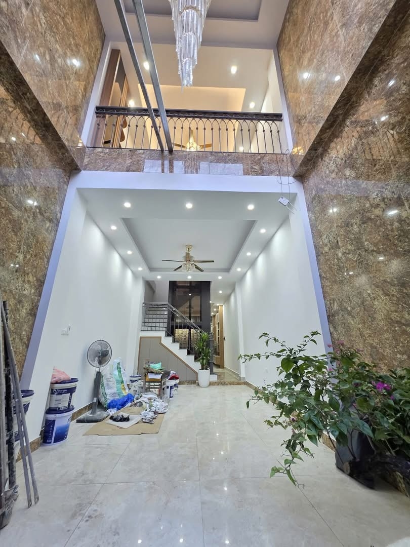 Nhà 5 tầng thang máy phố Phạm Tuấn Tài, Cầu Giấy 69m² giá 26.5 tỷ - Dân trí cao, ô tô vào nhà!