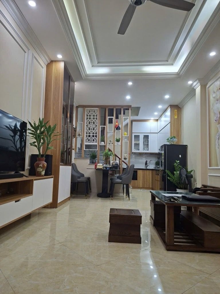 Bán nhà Lĩnh Nam, Hoàng Mai, Hà Nội 38m² giá 8 tỷ - Ô tô đỗ cửa thoải mái!