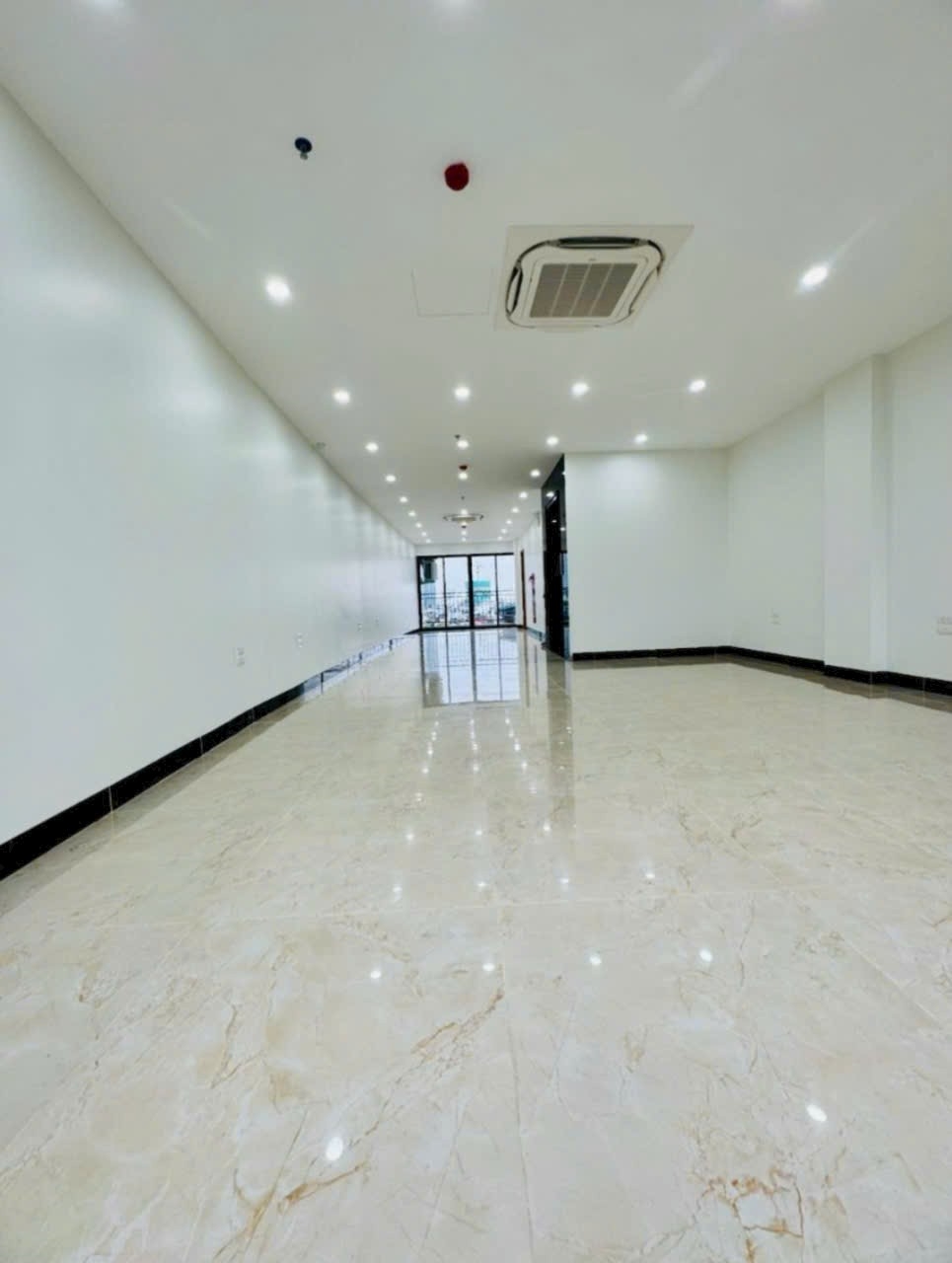 Mặt phố Đê La Thành, Đống Đa 97m² giá 77,9 tỷ - Đầu tư sinh lời bền vững!