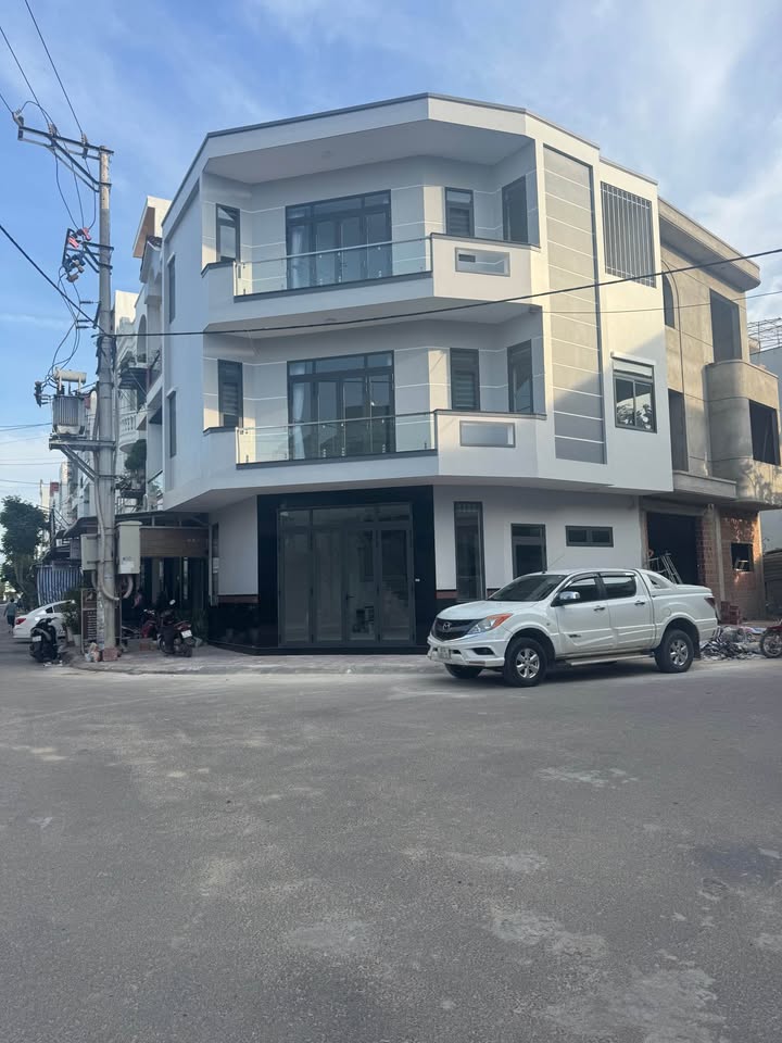 Nhà 3 tầng mặt tiền đường Nguyễn Trọng Trì, 52.5m² giá 5.2 tỷ - Thiết kế hiện đại, sang trọng!