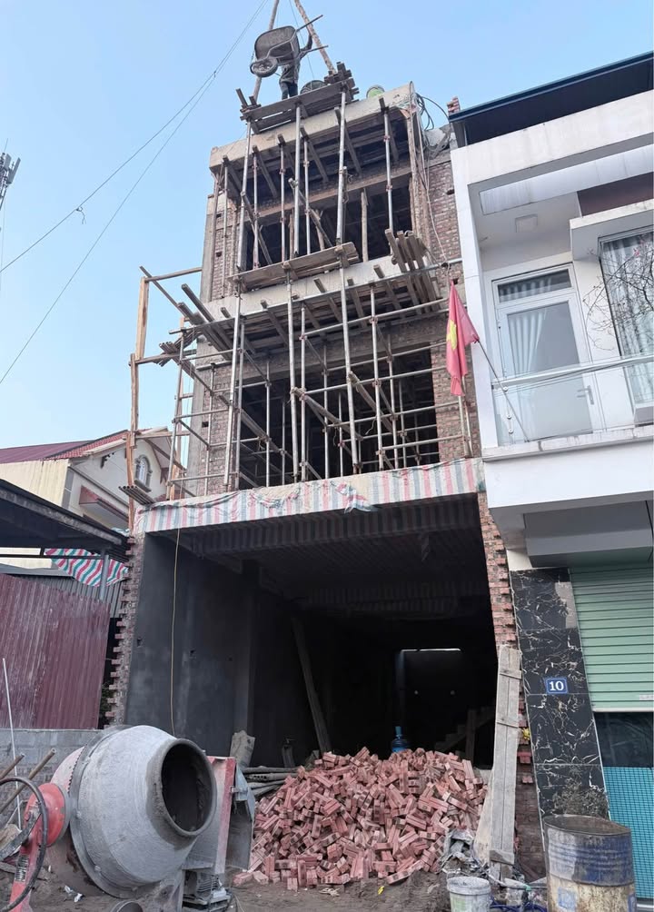 Nhà đẹp tại Đường Nhà Nghỉ Thanh Long, Phường Quang Vinh, 90m² - Giá thương lượng nhẹ!