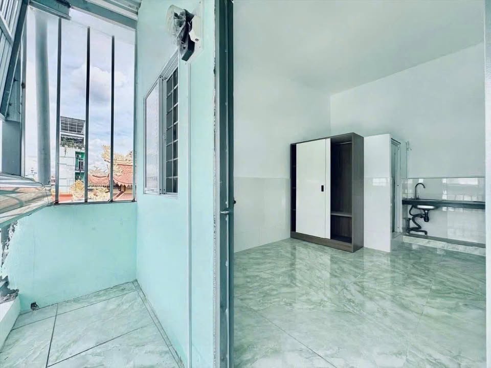 Phòng cho thuê tại Tân Bình 20m² giá chỉ 3.49 triệu - Ban công thoáng đãng!