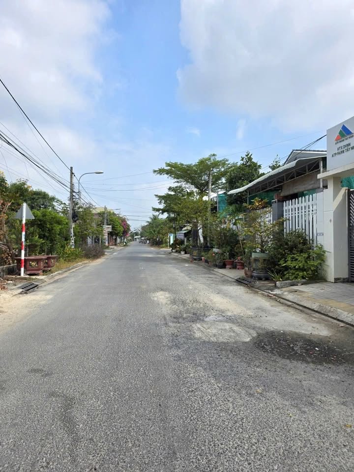 Đất nền Khu Long Chí, Phường Long Thành Trung, 320m² giá 8.32 tỷ - Vị trí đẹp, kinh doanh thuận lợi!