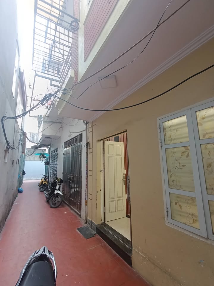 Nhà 2 tầng Trần Nguyên Hãn 40m² giá 2 tỷ - Ngõ cực nông, ô tô vào tận nơi!