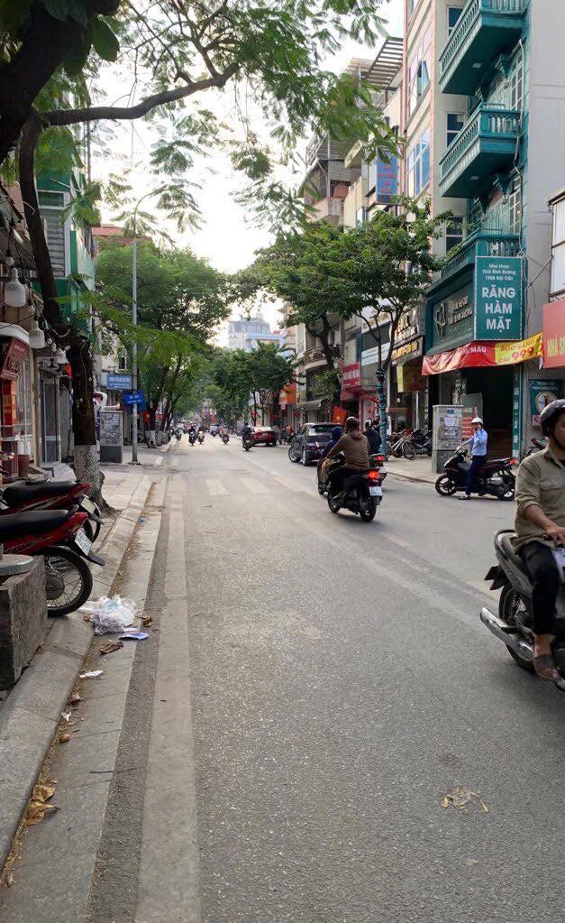 Mặt phố Đội Cấn, Ba Đình 28m² giá 20 tỷ - Kinh doanh sầm uất!