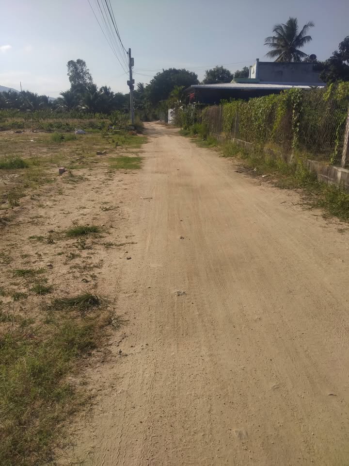 Đất nền Cam Ranh 150m² giá 1.35 tỷ - Sổ hồng chính chủ, vị trí đẹp!