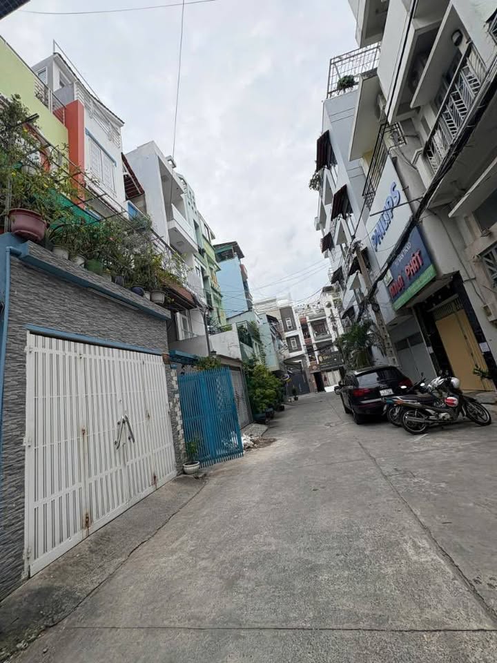 Nhà chính chủ Quận 4 70m² giá 6.8 tỷ - Xe hơi đậu trước nhà!