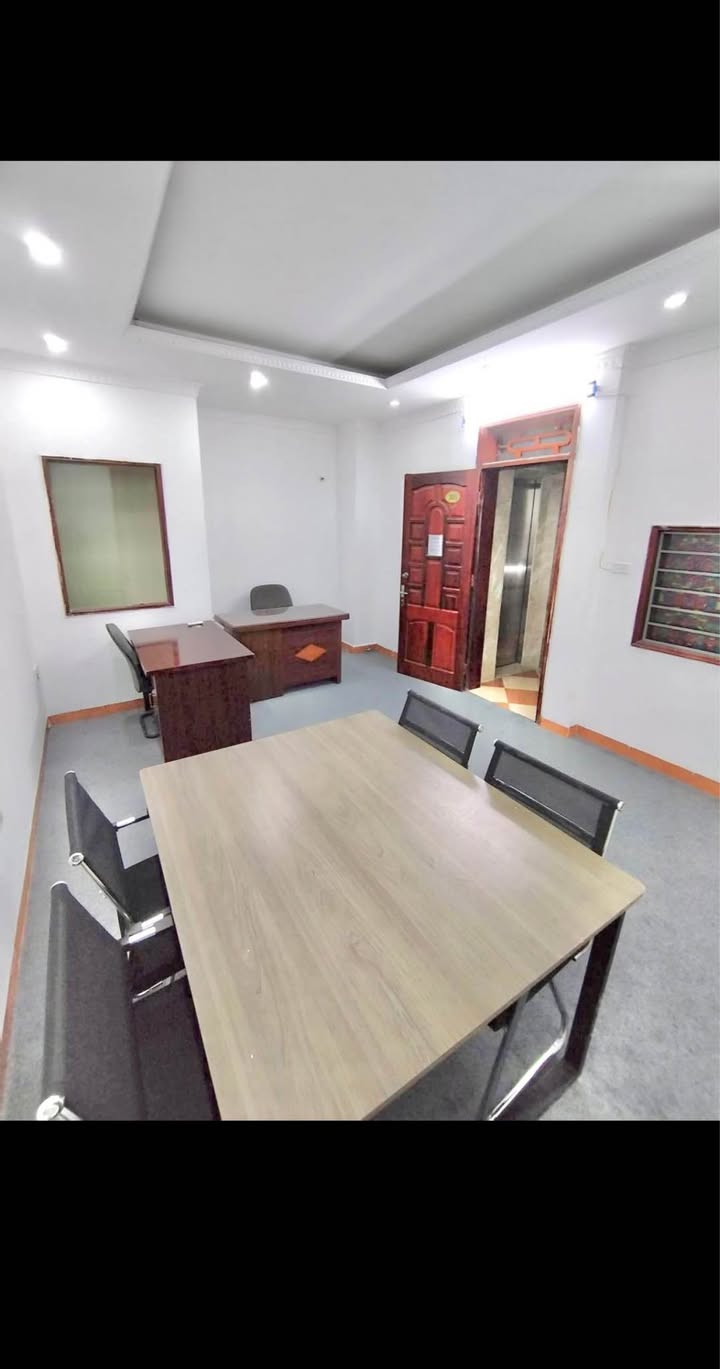 Văn phòng cho thuê tại phố Trần Kim Xuyến 25m² giá chỉ 4 triệu - Tiện nghi đầy đủ!