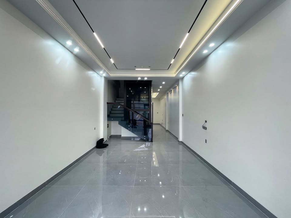 Nhà 5 tầng mới xây tại Lê Hồng Phong, 60m² giá 12.5 tỷ - Sẵn sàng vào ở!