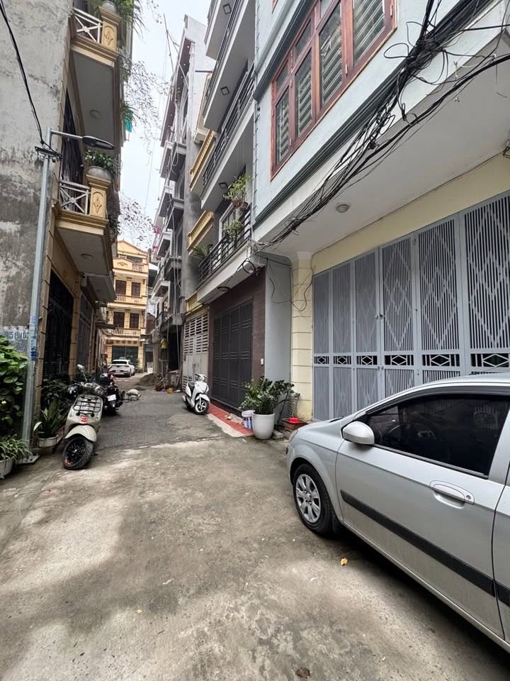 Nhà 8 tầng Nguyễn Văn Cừ, 65m² giá 24 tỷ - Ô tô đỗ cửa, nội thất sang trọng!