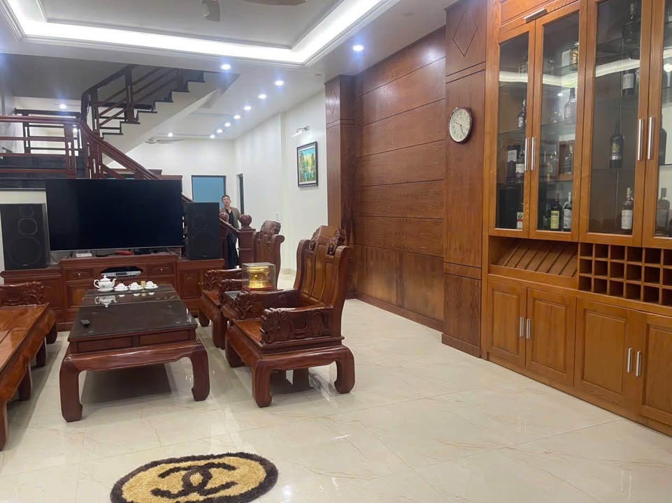 Nhà 3 tầng Trương Hán Siêu, Thanh Hóa 120m² giá 6 tỷ - Vị trí trung tâm, ô tô thông