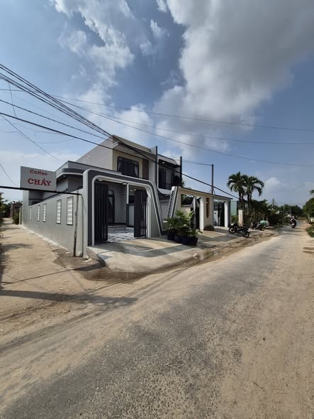 Nhà đẹp 2 mặt tiền Khu phố Long Chí - 147m² giá 1.89 tỷ - Phù hợp ở và kinh doanh!