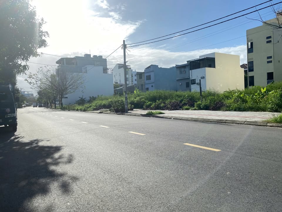 Nhà phố Đà Nẵng 200m² giá thương lượng - Kinh doanh sầm uất