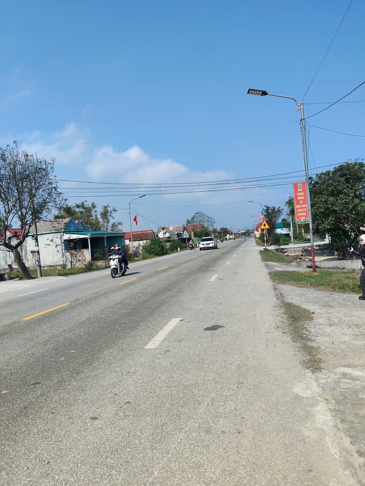 Đất lô góc 2 mặt tiền Quốc Lộ 15B, Cẩm Dương, 328m² giá 3 tỷ - Đầu tư sinh lời!