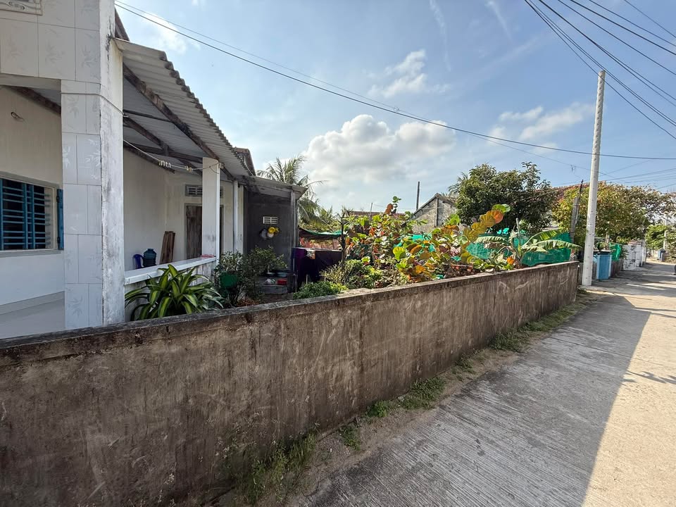 Nhà riêng Làng Lò 3, Phú Yên 160m² giá chỉ 2.4 tỷ - Cách biển 200m!