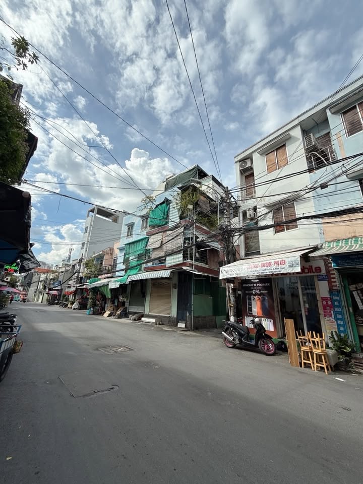 Nhà FrontHouse kinh doanh tại Bình Thạnh 30m² giá 2 tỷ - Vị trí đắc địa gần Quận 1!