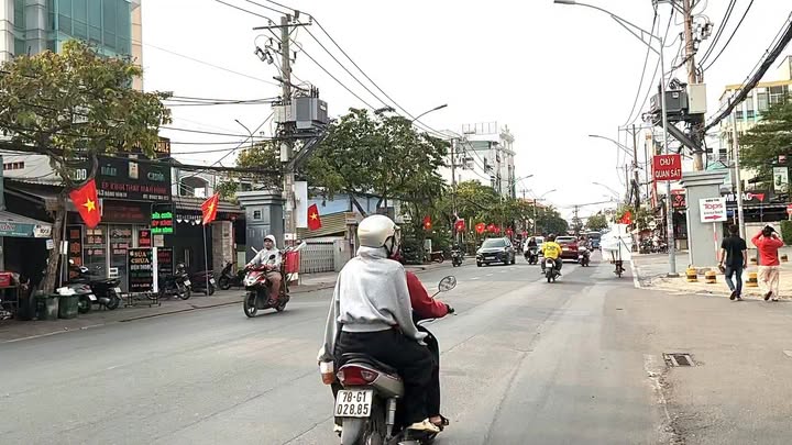 FrontHouse mặt tiền Đặng Văn Bi, Thủ Đức, 125m² giá 24.5 tỷ - Cơ hội đầu tư không thể bỏ lỡ!