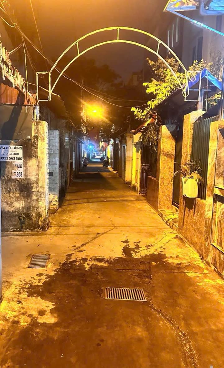 Nhà 2 tầng mặt ngõ Chùa Hàng, 52m² giá 3.3 tỷ - Ô tô đỗ cửa, chính chủ!