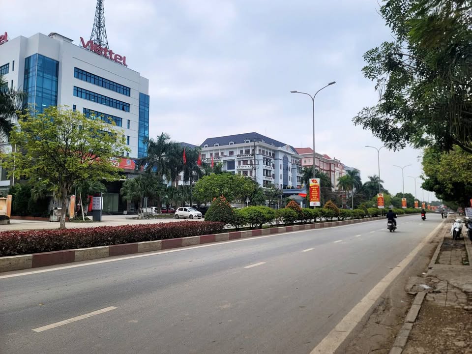 FrontHouse Phường Đề Thám 348m² giá 13.8 tỷ - Đối diện quảng trường sầm uất!