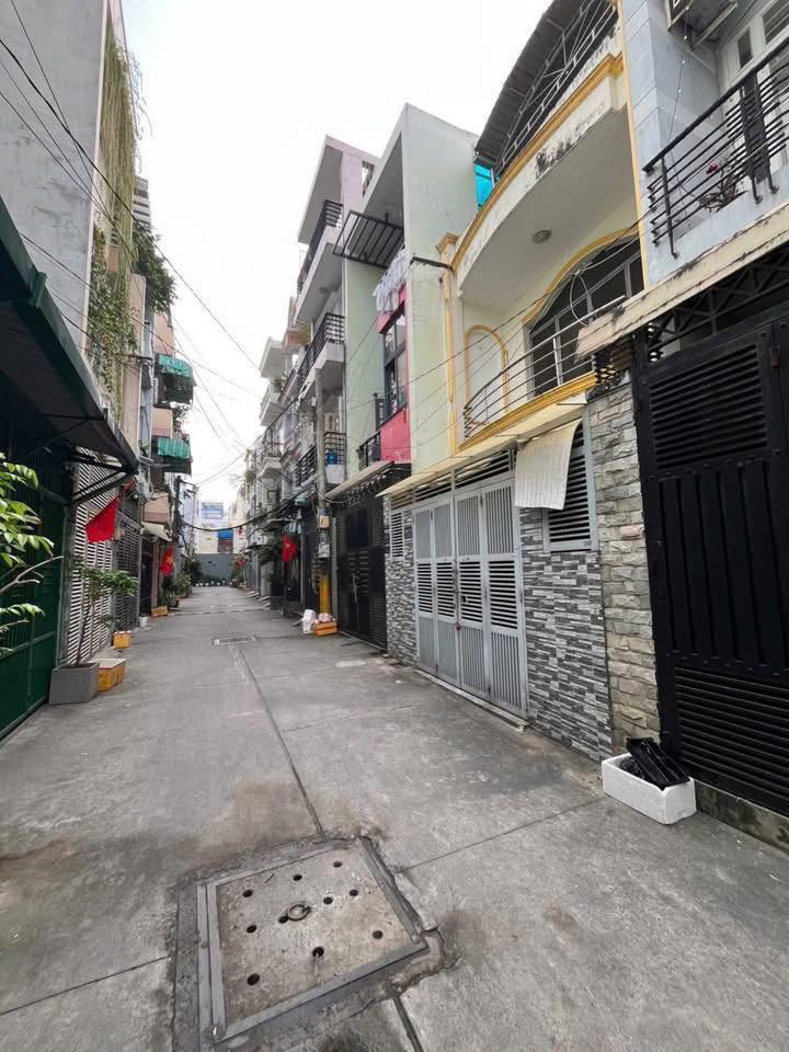 Nhà hẻm xe hơi Tân Sơn Nhì 60m² giá 7.5 tỷ - Vị trí đắc địa, an ninh cao!