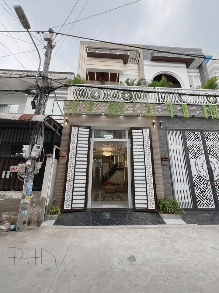 Nhà 3 Phòng Ngủ Đậu Ô Tô Tại Đường Nguyễn Văn Cừ, 80.5m² - Sẵn Sàng Vào Ở!