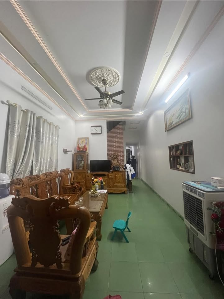 Nhà 2 tầng 1 tum tại Ngõ Đường Lý Tự Trọng, 68m² giá 2.4 tỷ - Đầu tư sinh lời!