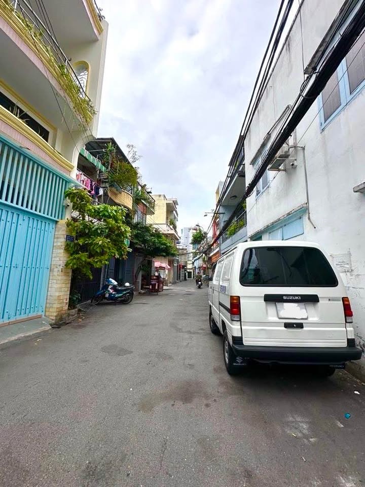 Nhà hẻm 6m xe hơi Hiệp Thành City 48m² giá 3,6 tỷ - Nhà đẹp, vị trí thuận lợi!