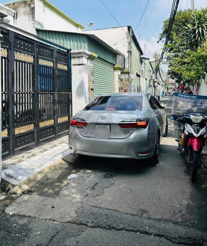 Nhà phố Thủ Đức 80m² giá 4.1 tỷ - Vị trí đắc địa, cho thuê ổn định!