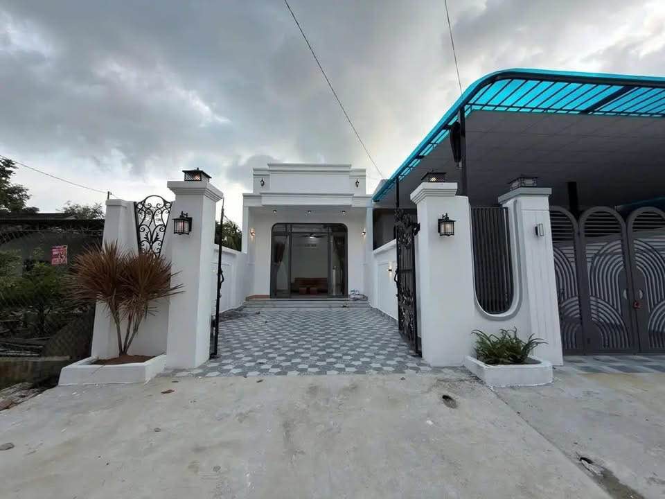 Nhà Tân Cổ Điển Hòa Thành 145m² giá 1.69 tỷ - Full nội thất cao cấp!