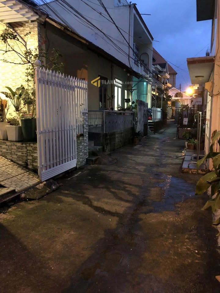 Nhà Hẻm Nhỏ Phường 10 Đà Lạt 67.7m² giá 4.8 tỷ - Sẵn sàng định cư!