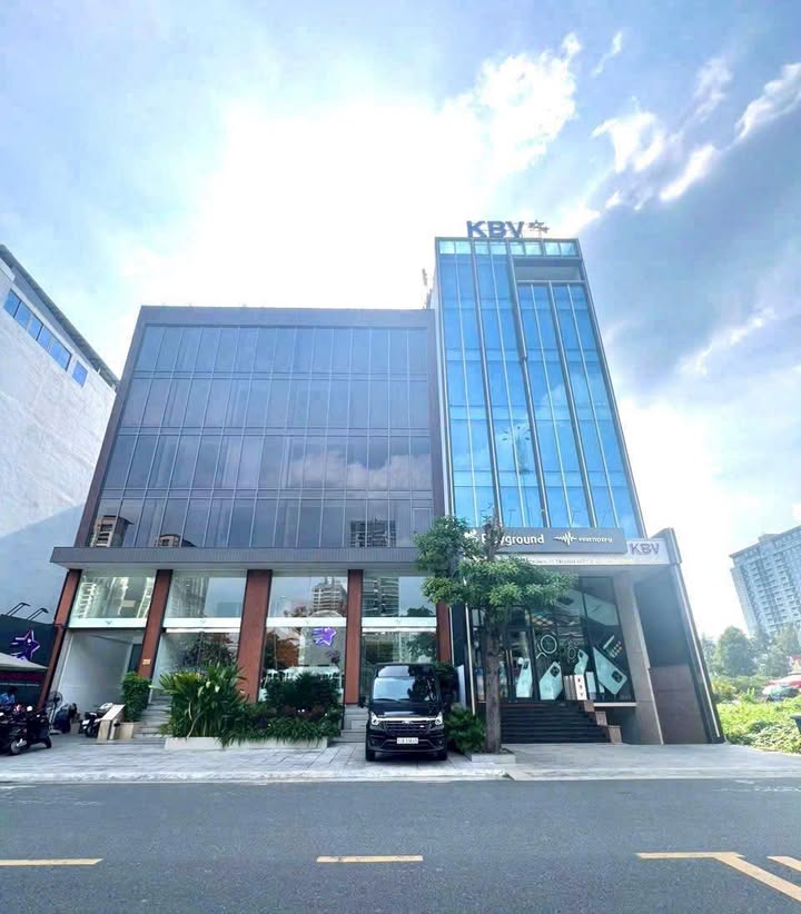 Tòa Building Đối Diện UBND Tp. Thủ Đức 160m² giá 120 tỷ - Vị trí đắc địa, thông thoáng!