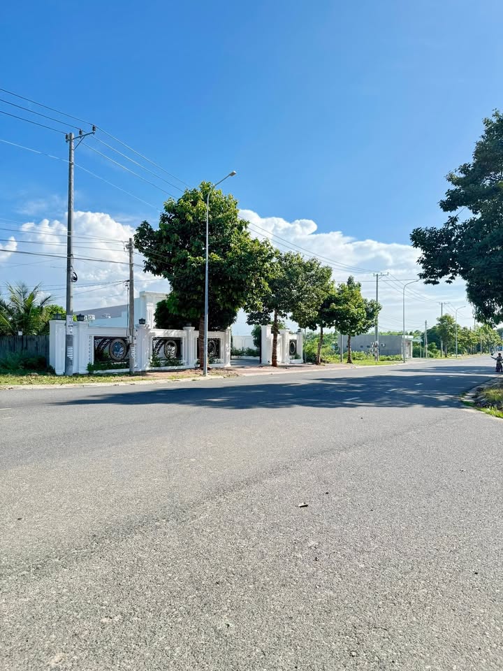 Bán FrontHouse mặt tiền đường Nguyễn Lương Bằng Thị Trấn Long Hải 125m² giá chỉ 2.5 tỷ