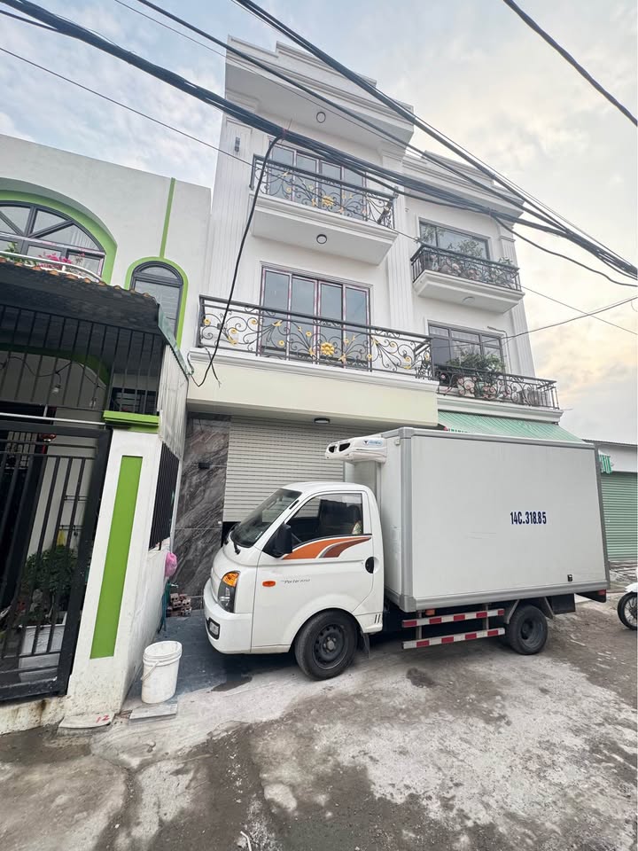 Nhà 3 tầng Phường Cao Xanh 64m² giá 2 tỷ - Thiết kế hiện đại, 2 mặt thoáng!